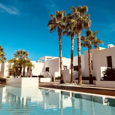 Calaluna Apartment *