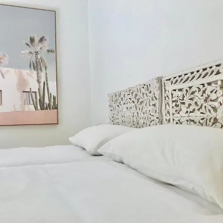 Calaluna Apartment *