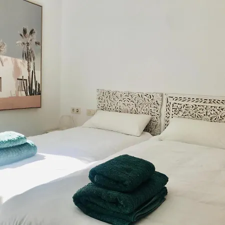 Calaluna Apartment *