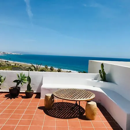 Calaluna Apartment *